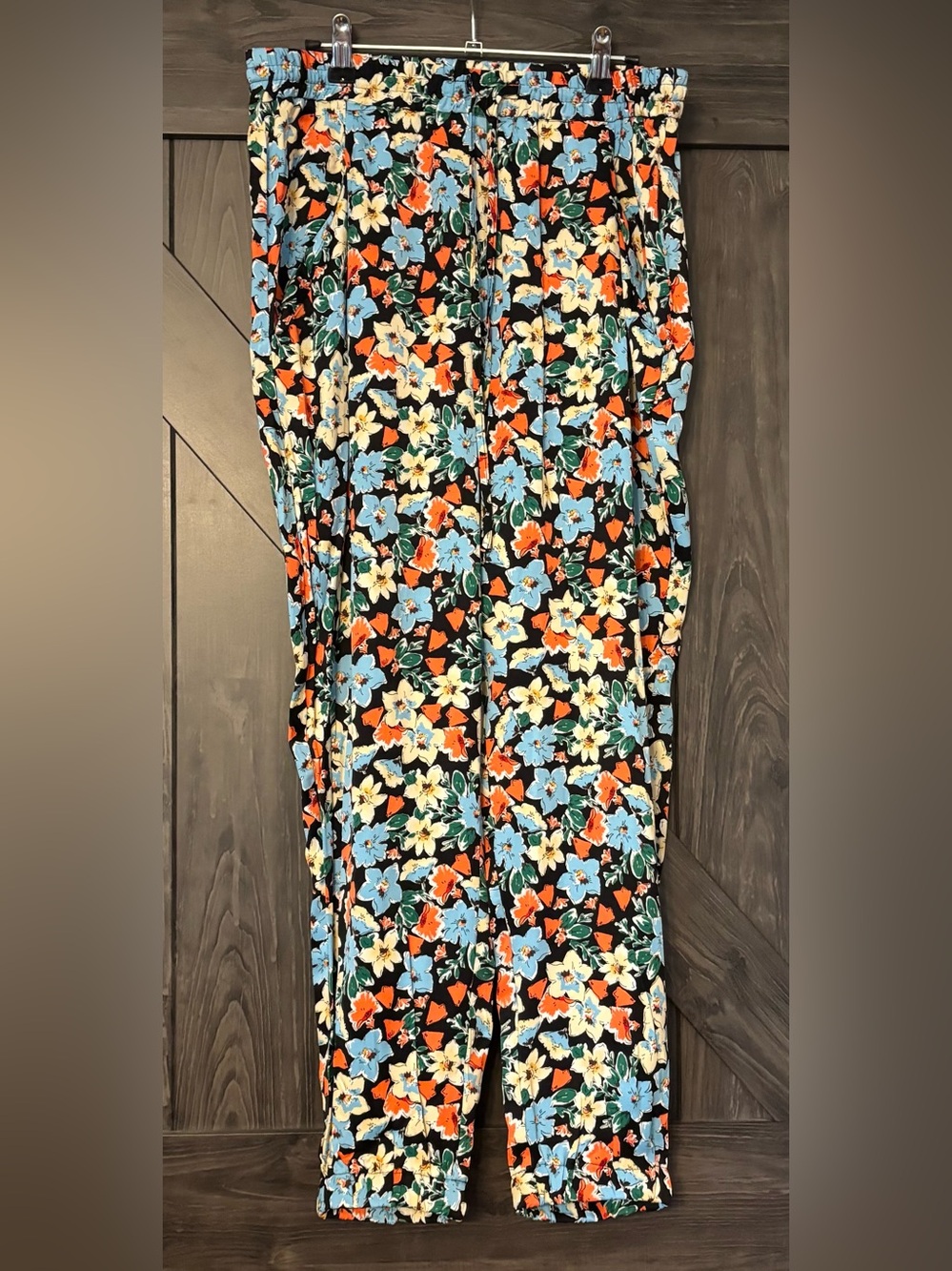 Zara Floral Print multi colour Jogger style flowy pants with pockets, NWOT, sz L